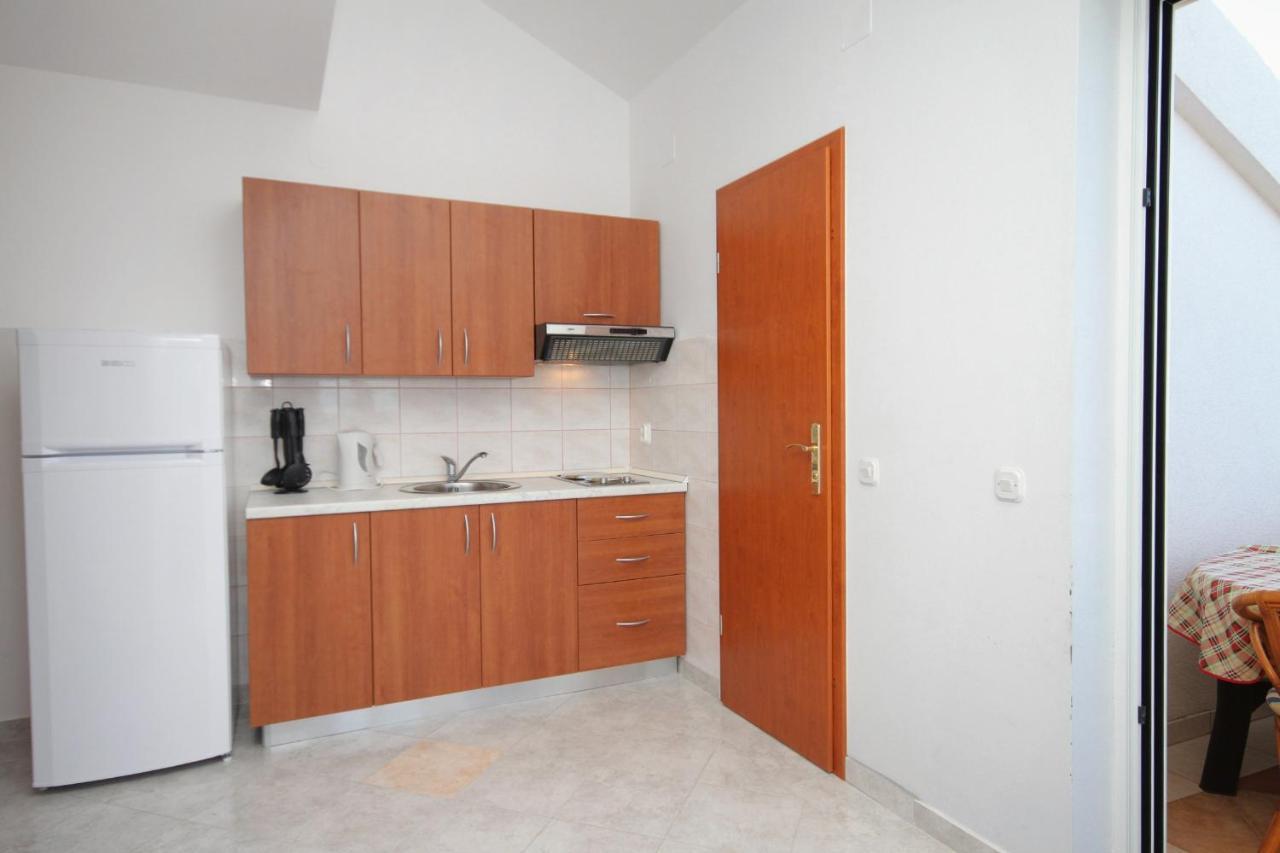 Apartments And Rooms With Parking Space Njivice, Krk - 5458 Екстериор снимка