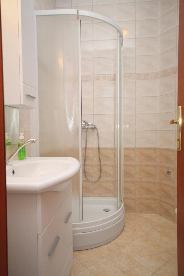 Apartments And Rooms With Parking Space Njivice, Krk - 5458 Екстериор снимка
