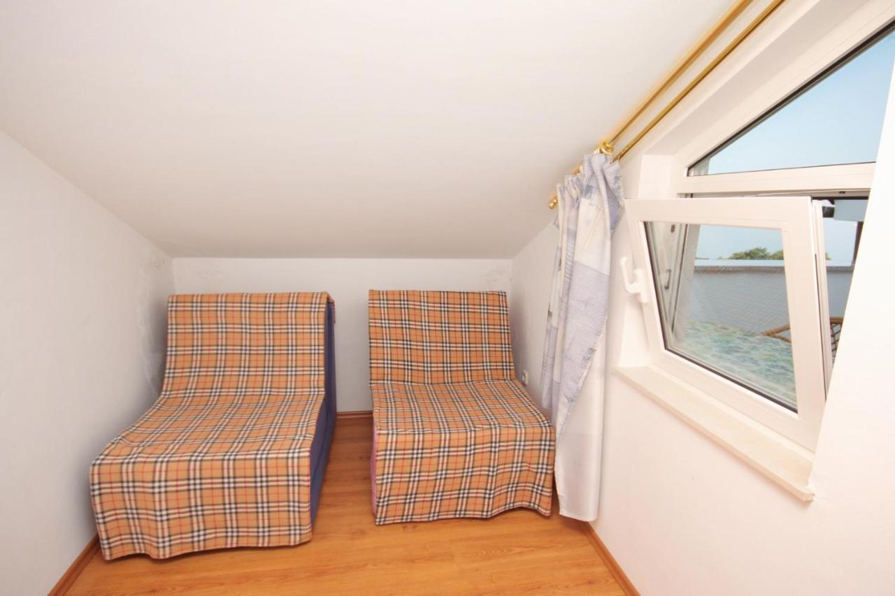 Apartments And Rooms With Parking Space Njivice, Krk - 5458 Екстериор снимка