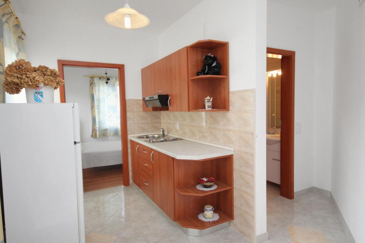 Apartments And Rooms With Parking Space Njivice, Krk - 5458 Екстериор снимка