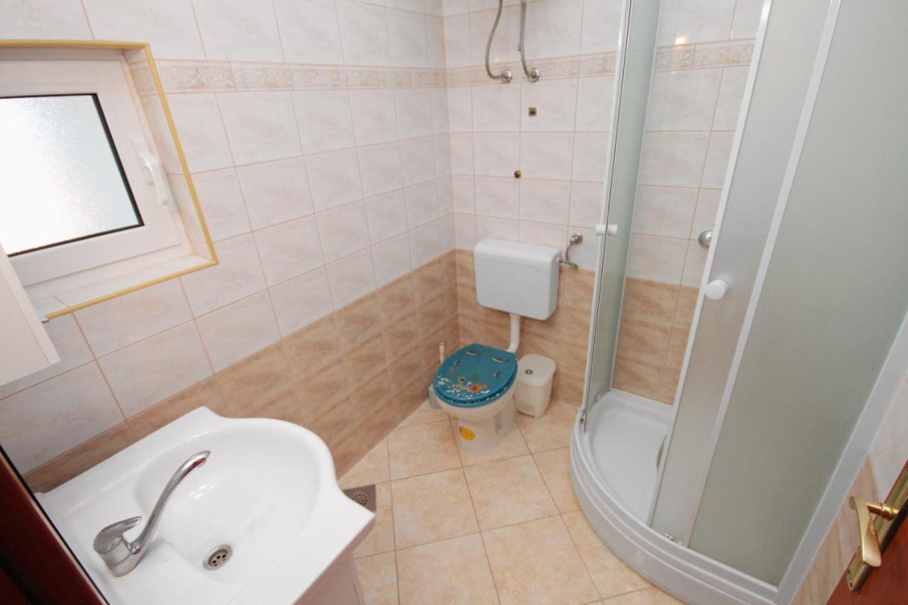 Apartments And Rooms With Parking Space Njivice, Krk - 5458 Екстериор снимка