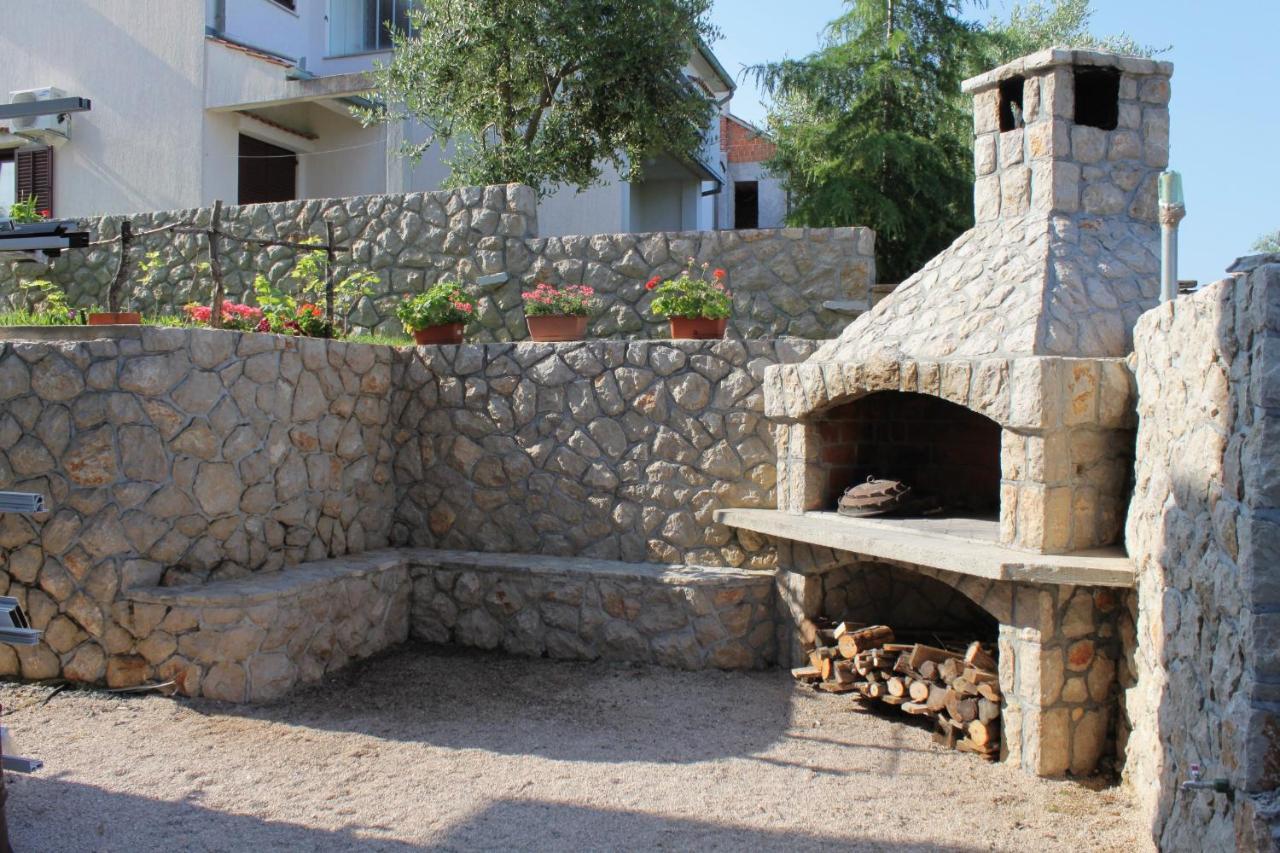 Apartments And Rooms With Parking Space Njivice, Krk - 5458 Екстериор снимка