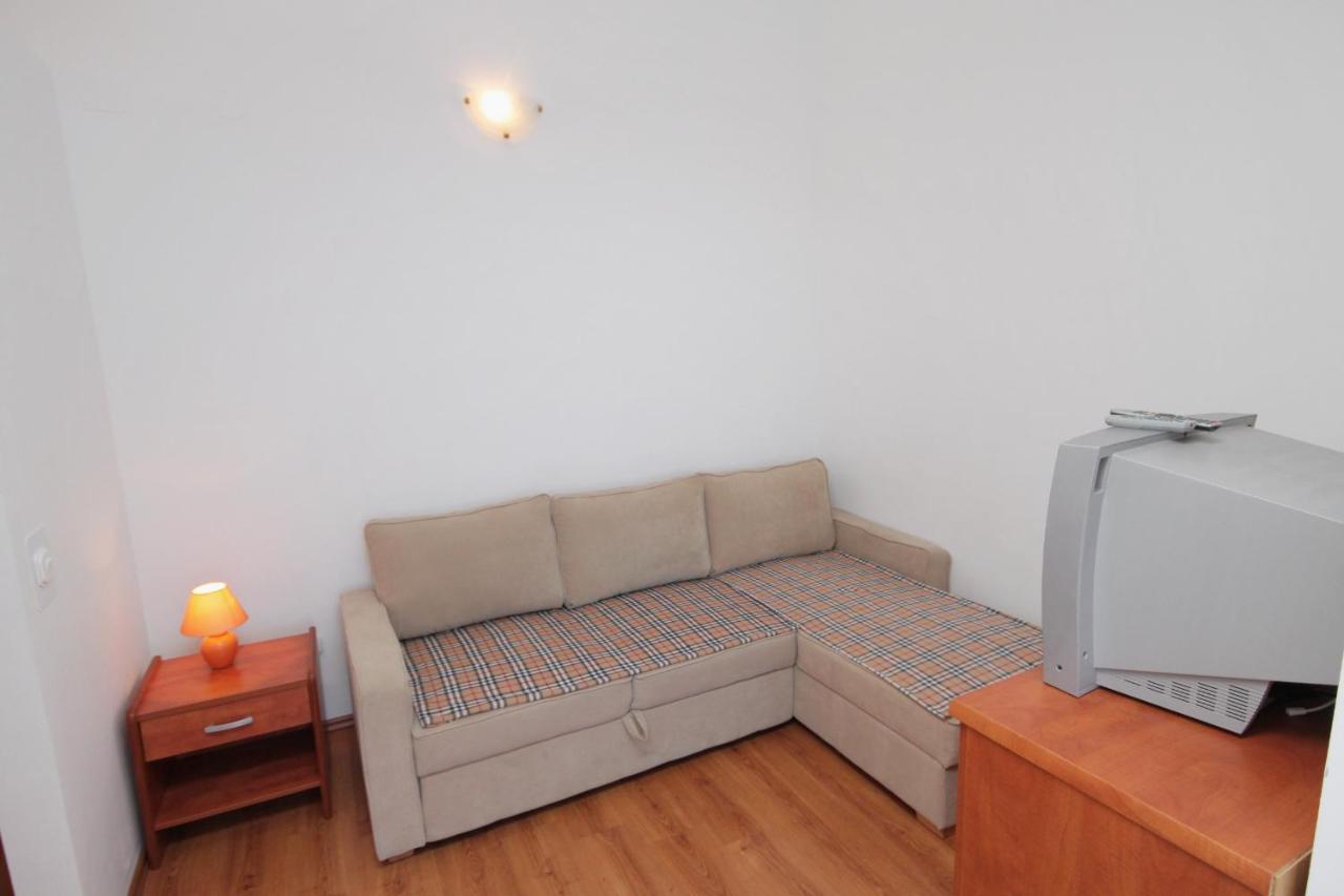 Apartments And Rooms With Parking Space Njivice, Krk - 5458 Екстериор снимка