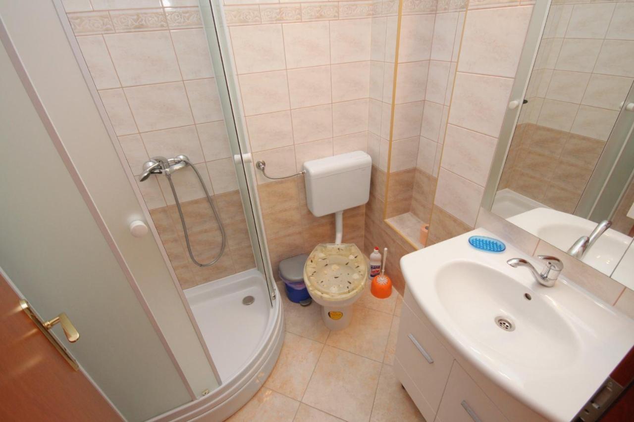 Apartments And Rooms With Parking Space Njivice, Krk - 5458 Екстериор снимка