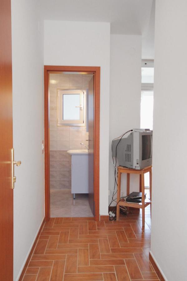 Apartments And Rooms With Parking Space Njivice, Krk - 5458 Екстериор снимка